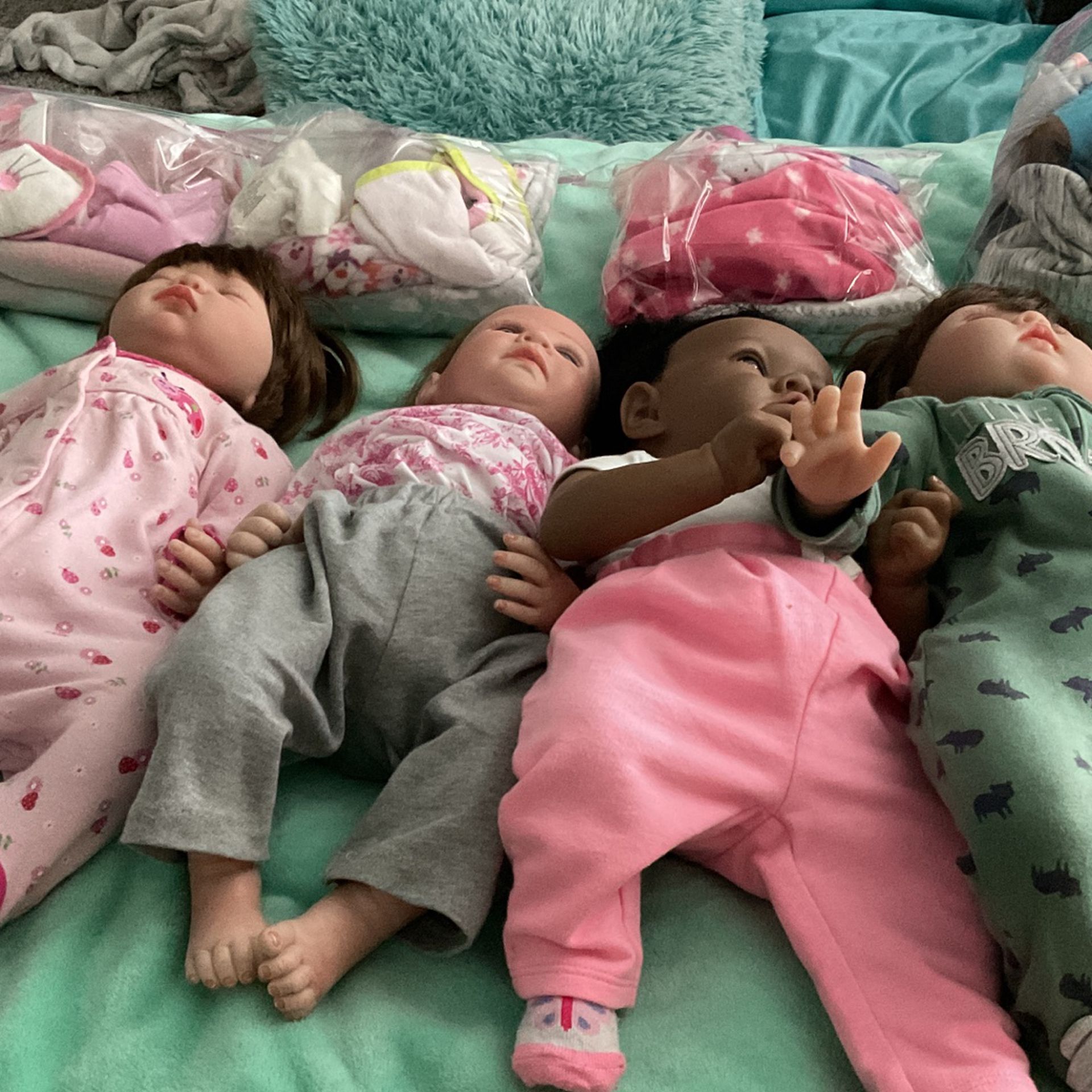 4 Reborn Dolls Comes With A Change Of Clothes A Blanket A Bib A Pacifier Stuffed Animals  And Socks For Each Doll With A Crib