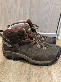 Women’s Hiking Boots Size 8