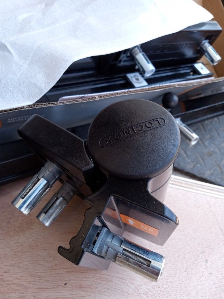 Self Closing 180° Door Hinge