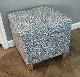 (NEW) 18” square Floral Storage Ottoman