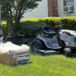 Craftsman 42” 3n1 Lawn Tractor with BNIB BAGGER AND MORE READ AD