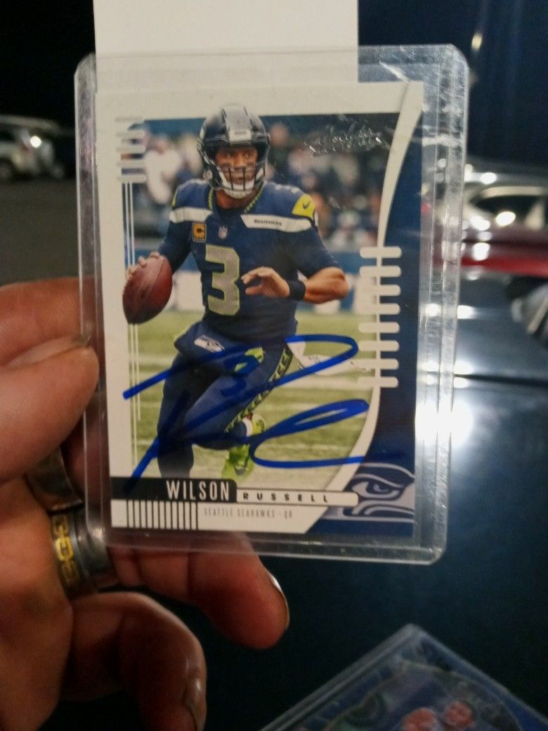 AUTHENTICATED AUTOGRAPH RUSSELL WILSON