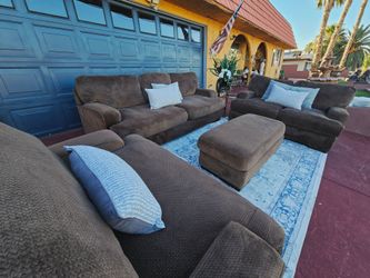 Beautiful LIVING ROOM SET ASHLEY FURNITURE COUCH WITH SOFA CHAIR OTTOMAN WITH PILLOWS TOTALLY DEEP CLEAN GOOD CONDITION NO STAINS NO SMELL MODERN FURN