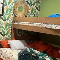 Bunkbed Queen And Twin XL  