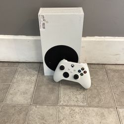 Xbox Series S With Controller 