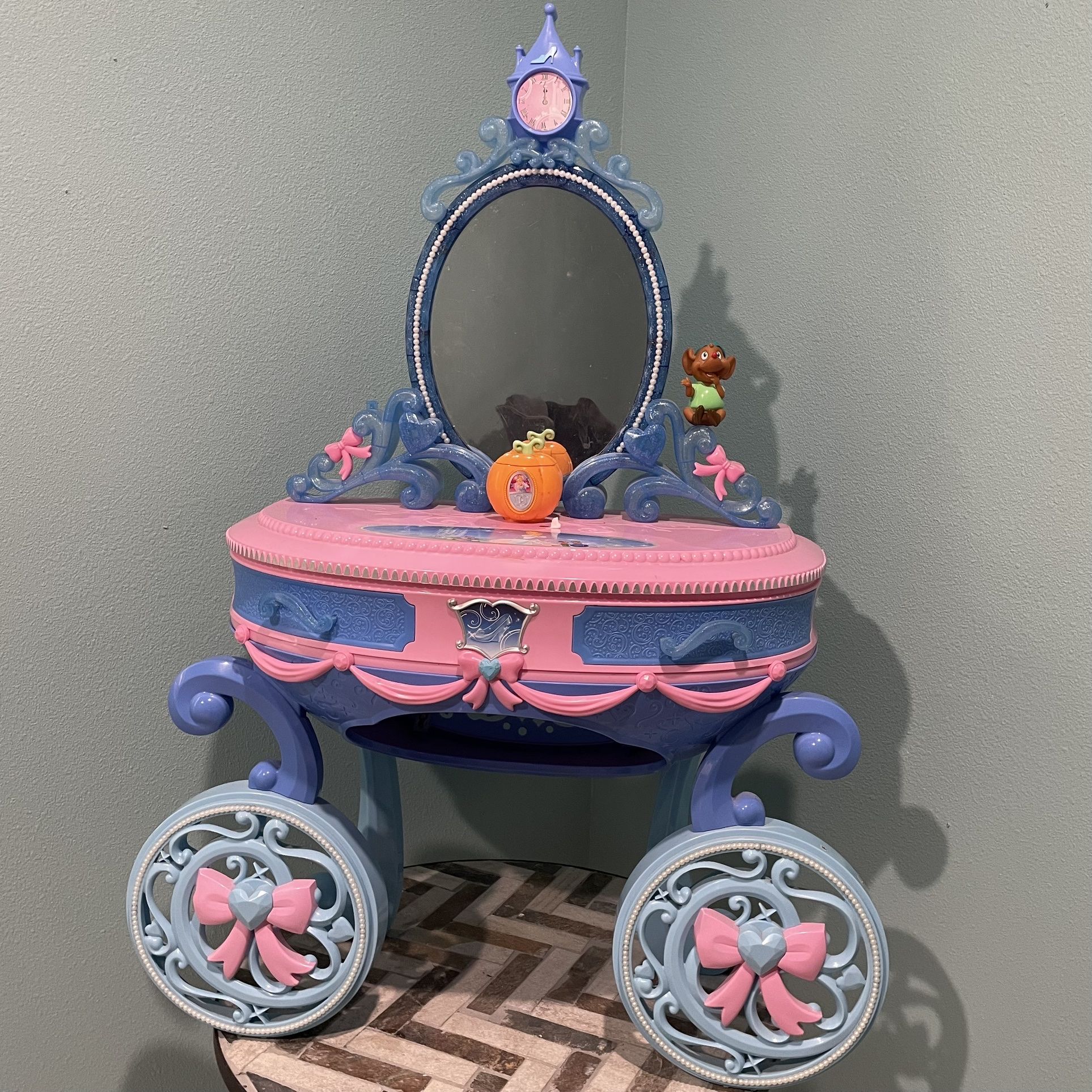disney princess cinderella dressing table Disney Cinderella vintage dressing table bundle - Doll Furniture - Irvine, North Ayrshire | Facebook Marketplace