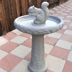 New Bird Bath Made Out Of Cement Perfect Gift 🎁 