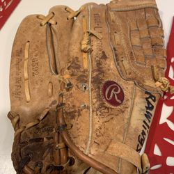 Rawlings 6592 Ozzie Smith deep pocket baseball glove LTH 12” has stains  