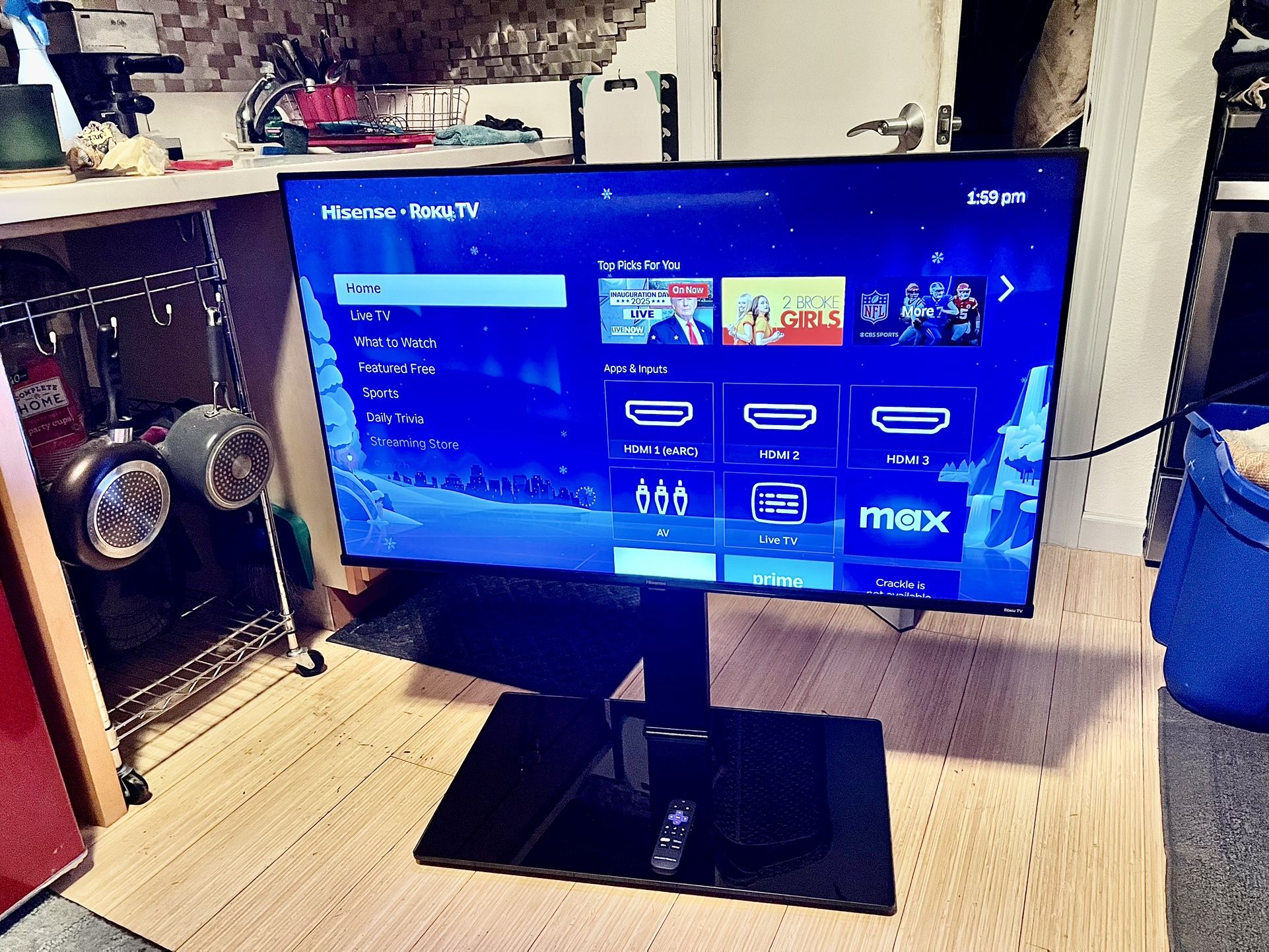 Hisense Roku 43” Class Select Series 4K w/ Stand