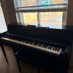 Piano-Wurlitzer Spinet