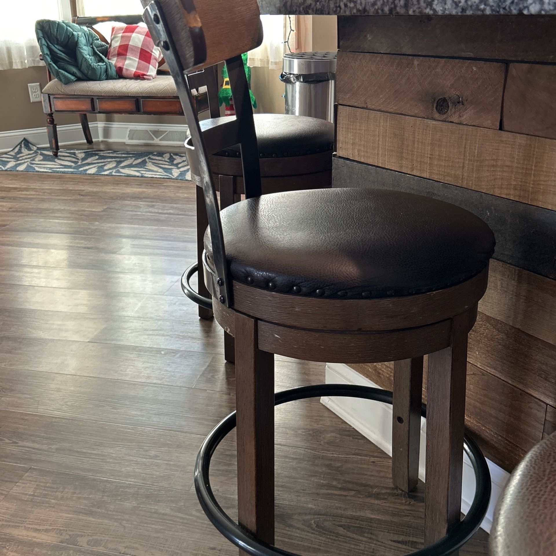 Farmhouse Swivel Barstools X3