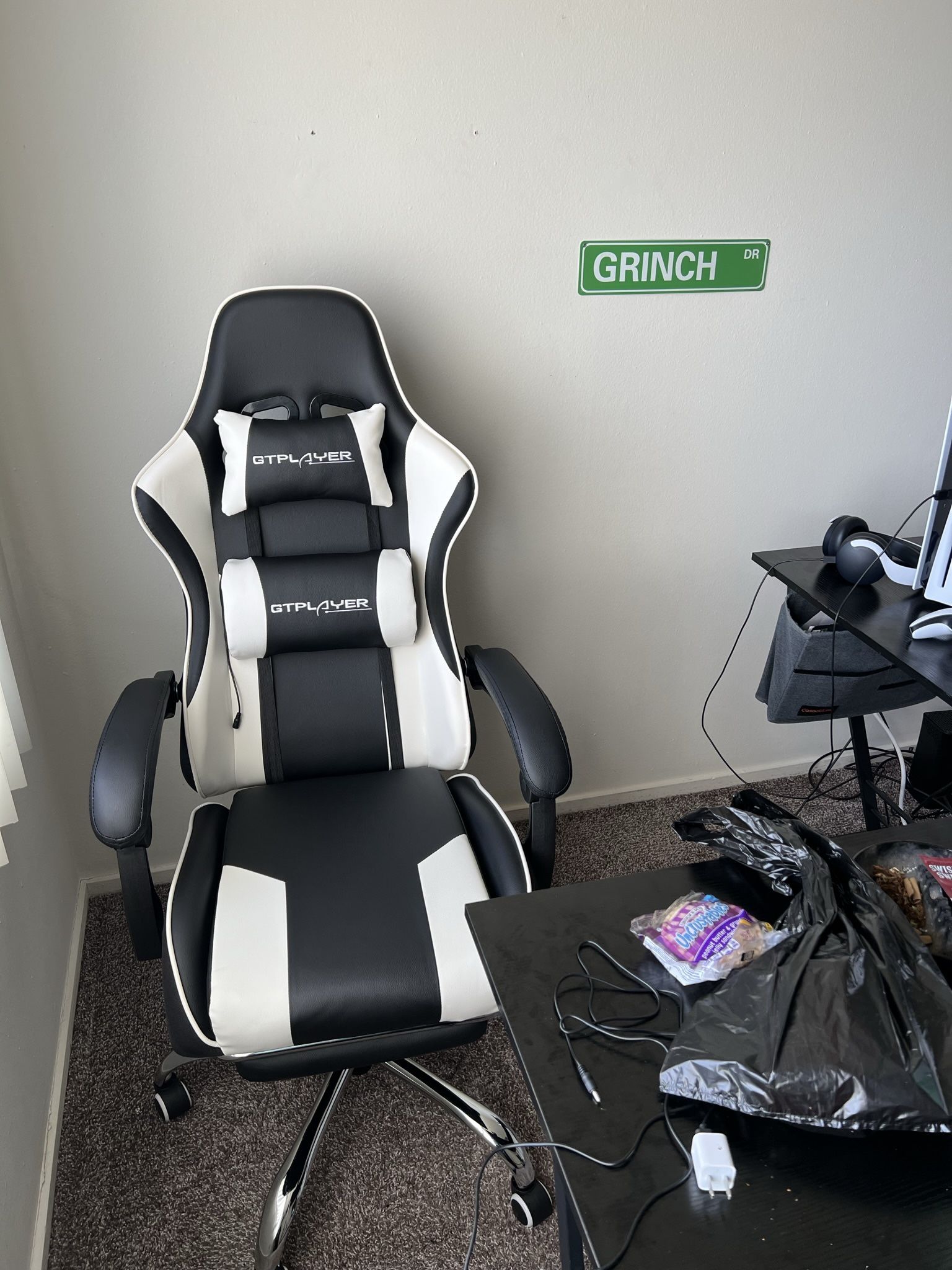 Gaming Chair w Back Massage
