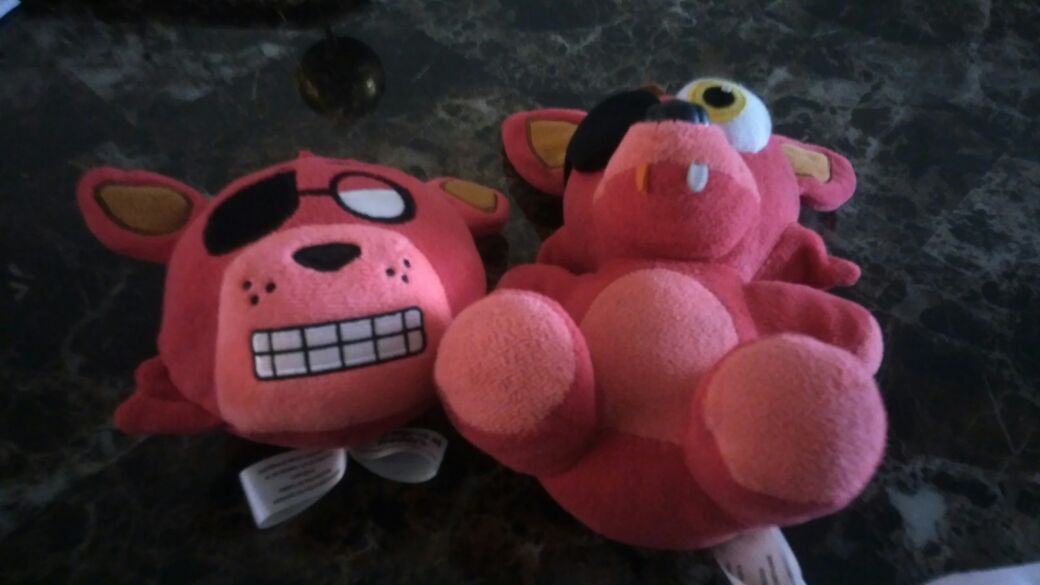 Five nights at Freddy's foxy emoji and foxy plush