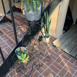 Metal 3 Tire Plant Stander