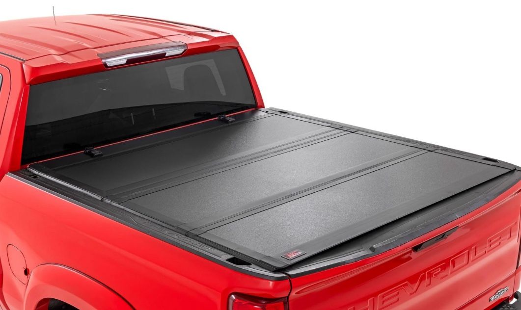 Rough Country Hard Tri-Fold Truck Bed Tonneau Cover For Chevy Silverado & GMC Sierra 1500 (2019-2025) - Aluminum Flip-Up Folding Bed Cover, Fits 5'10