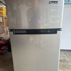 Magic Chef 3.1 cu. ft. Mini Fridge in Stainless Look HMDR310SE - The Home  Depot