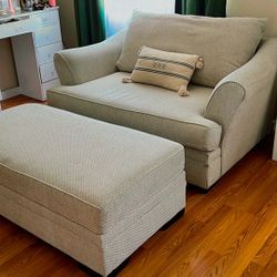 Living Spaces Oversize Arm Chair With Ottoman 