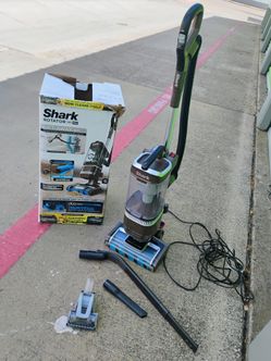 Shark Rotator Lift-Away ADV Upright Vacuum/DuoClean PowerFins Self-Cleaning Brushroll