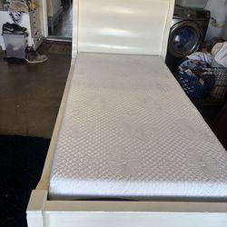 Pottery barn twin trundle