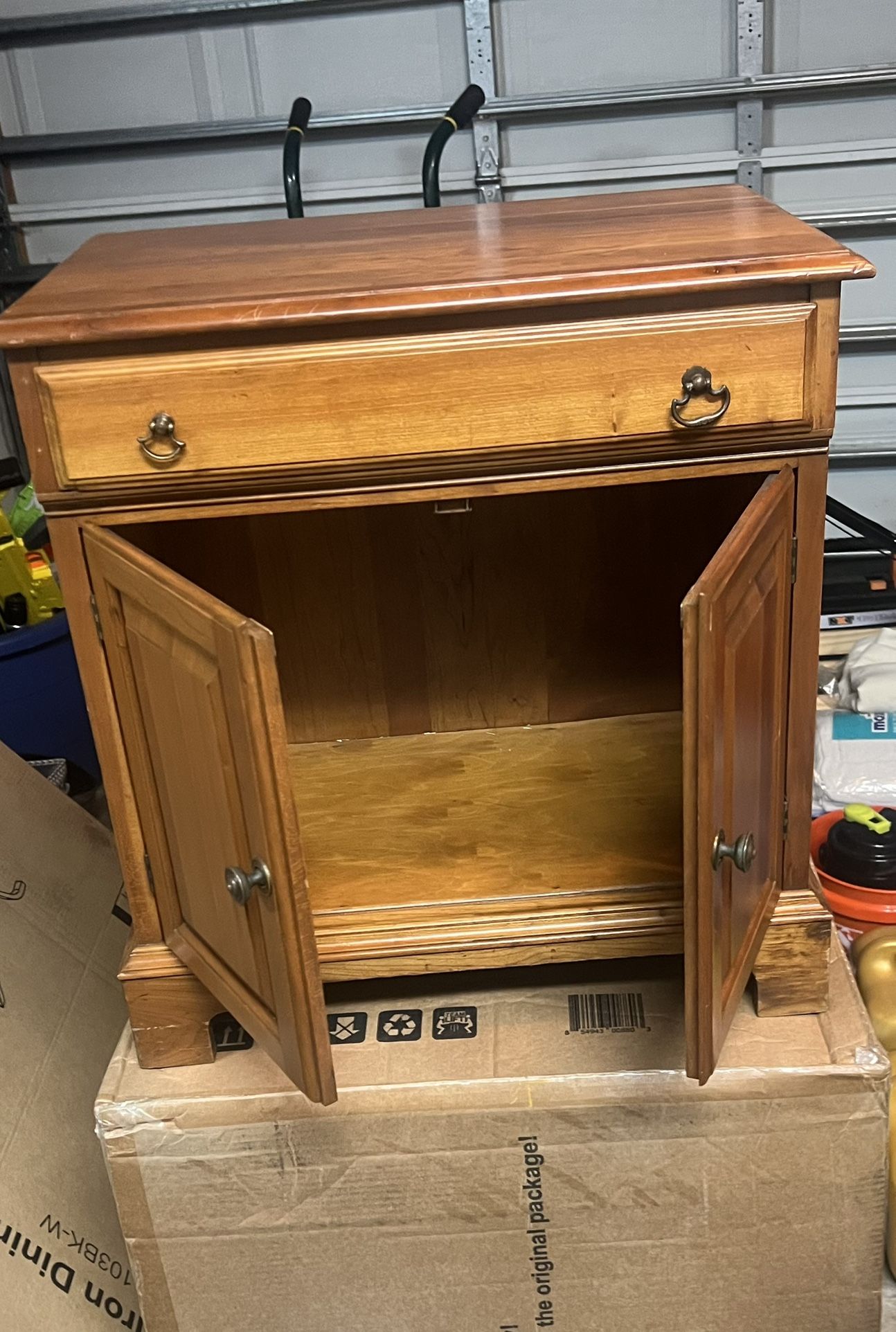 Pennsylvania House (Chippendale Night Stand)