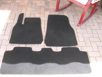 TESLA MODEL Y FLOOR MATS NEW TAKEOUTS AT PURCHASE
