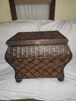 Decorative chest
