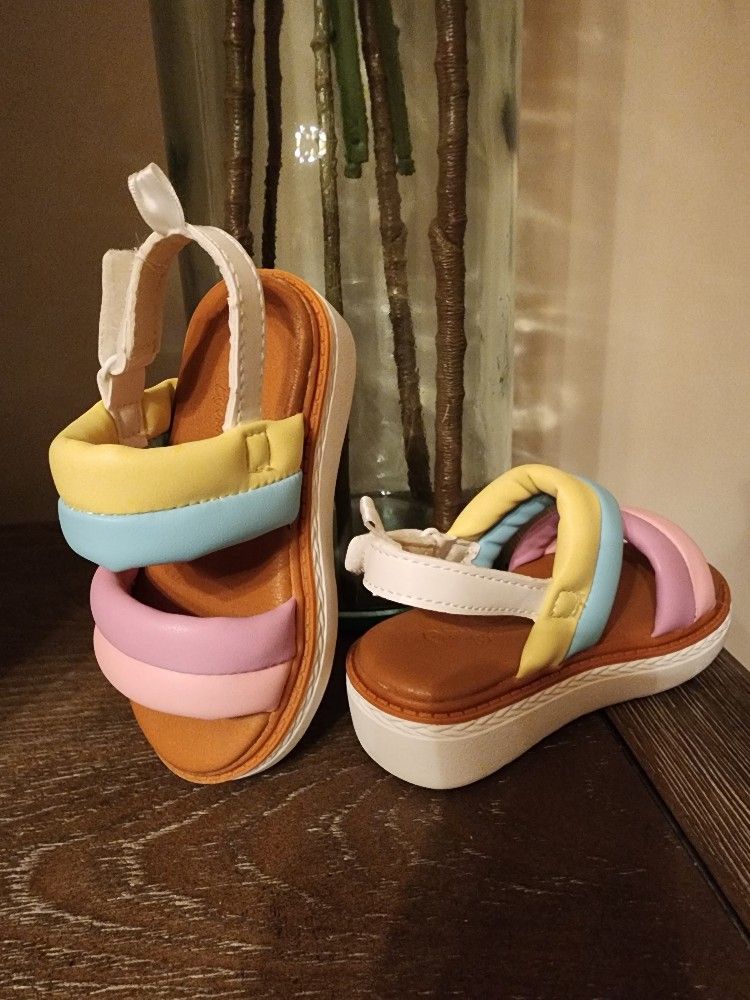 Oshkosh Girl Sandals Size 6 Toddler