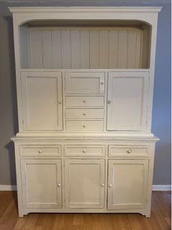 Beautiful Large 2 Piece Hutch