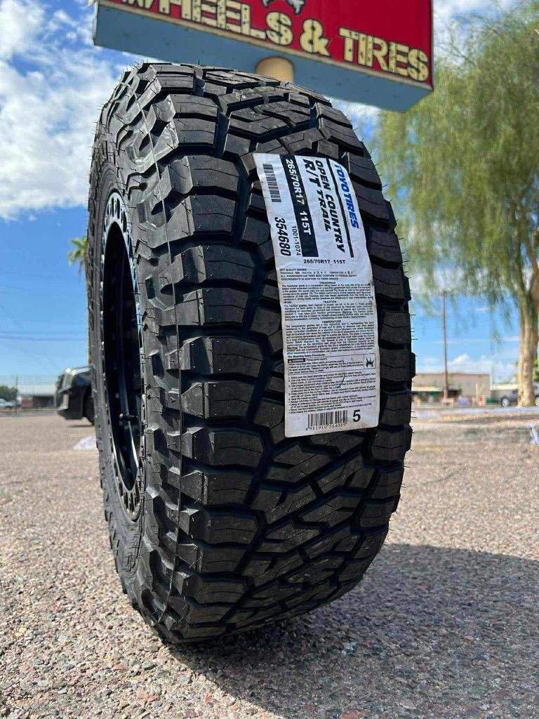 Llantas 265 70 17 Toyo Open Country RT Con Rines 17x9 Lock Off Road