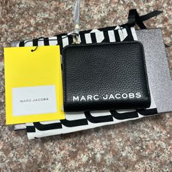 New Leather Marc Jacobs Wallet For Sale.. 