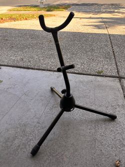 Saxophone stand