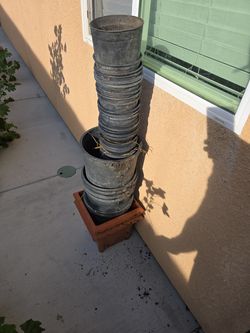 Lots of plastic pots free