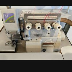 Máquina de Overlock 4 Hilos