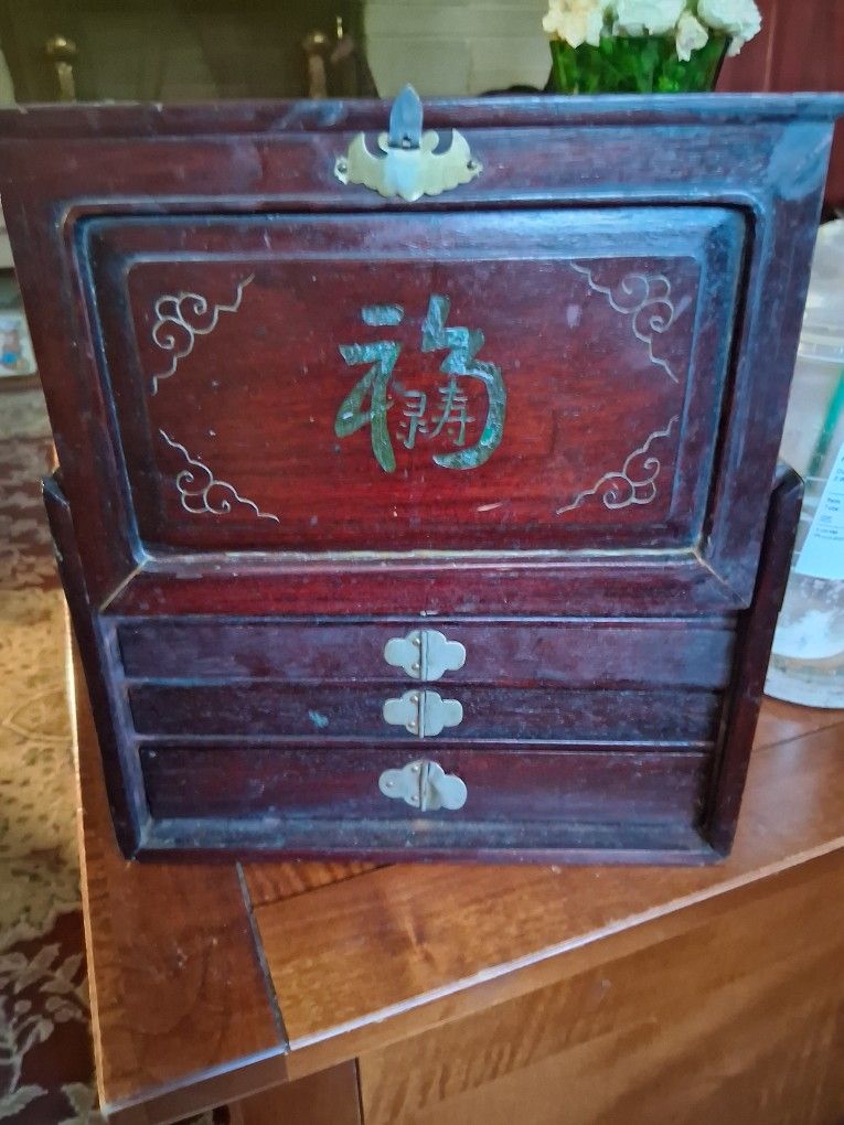 Vintage Chinese Mahjong set in a wooden case