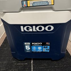 Igloo 62-quart Maxcold Latitude Roller Cooler