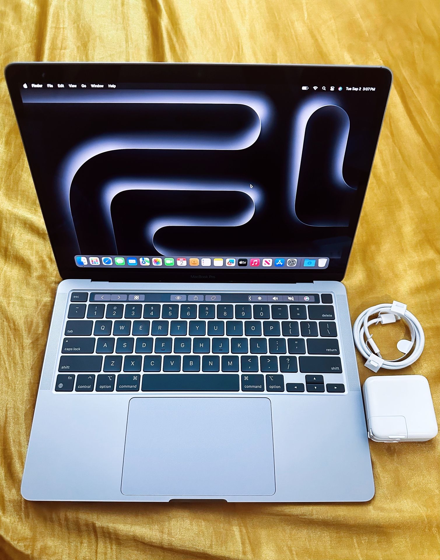 M1 Macbook Pro 13.3” Touch Bar | Apple Intelligence Features 