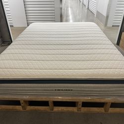 Like New Helix Twilight Hybrid Queen Mattress