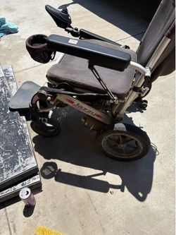 Electric wheelchair