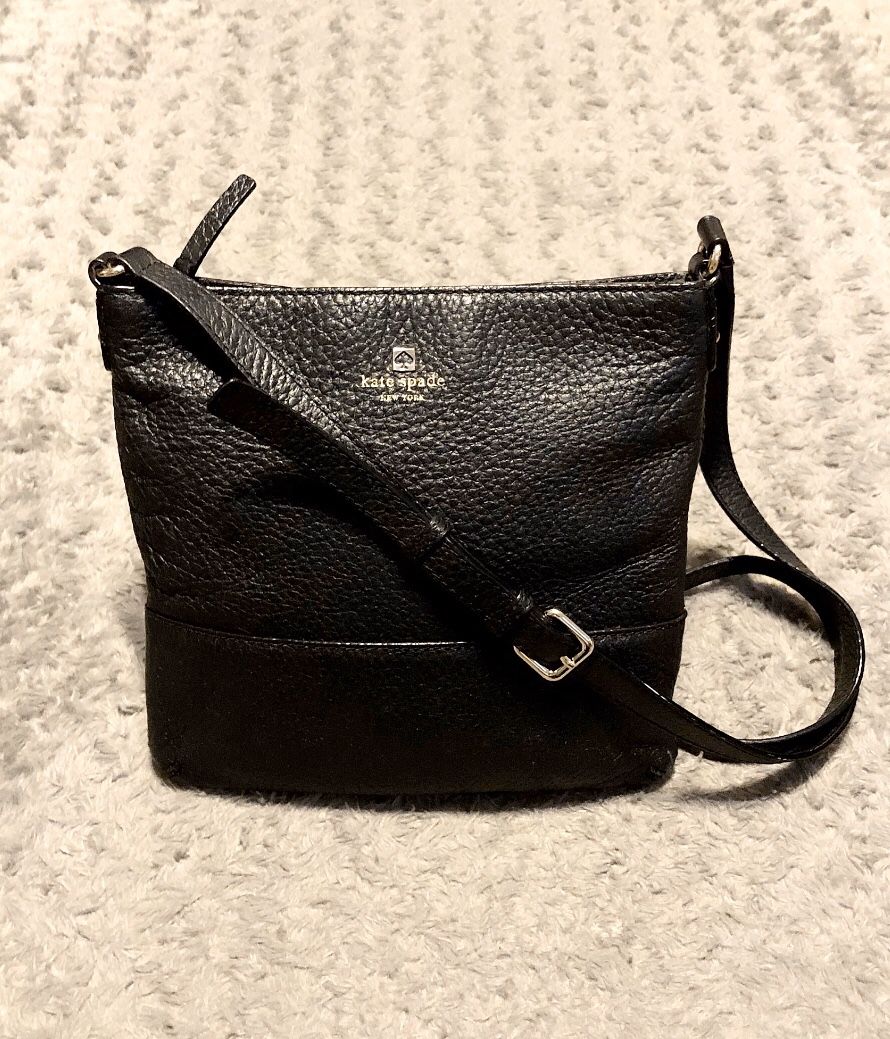 Kate Spade Cedar street crossbody bag paid $250 Like new! Great condition no rips, or tears. Perfect bag for running errands on the go. Black leather