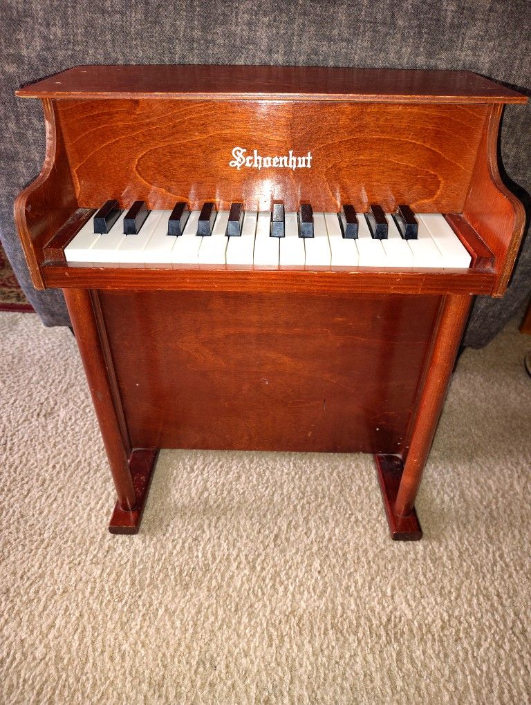 Early Vintage Schoenhut Mini Piano