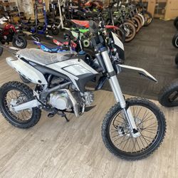 RFZ Thunder Dirt Bike 150cc 4 Speed 4 Stroke Motor 