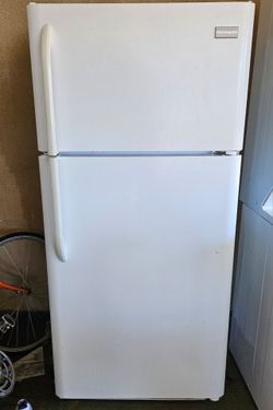 Frigidaire Top-Freezer Refrigerator - White -