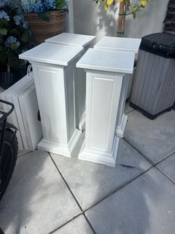White Plastic Pedestal Plant Stands – Set of 4