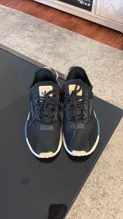 Sz Adidas NMD R1 V2 GS Girls Shoes Size 4, Color: Black/Black/Altered Blue