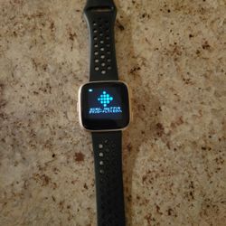 Fitbit Versa With Charger 