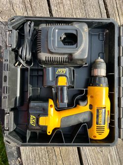Dewalt DW972 untested 12v cordless drill, charger and case