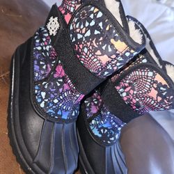 Girls Winter/snow Boots, Size 11. $10