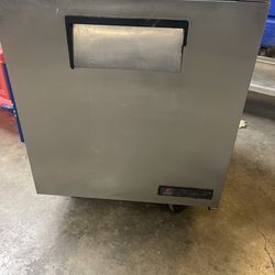 True Model Under cabinet refrigerator