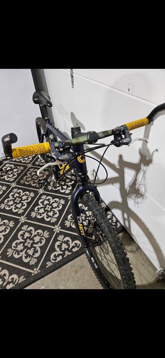 Late 90s Cannondale F700 Mountain Bike