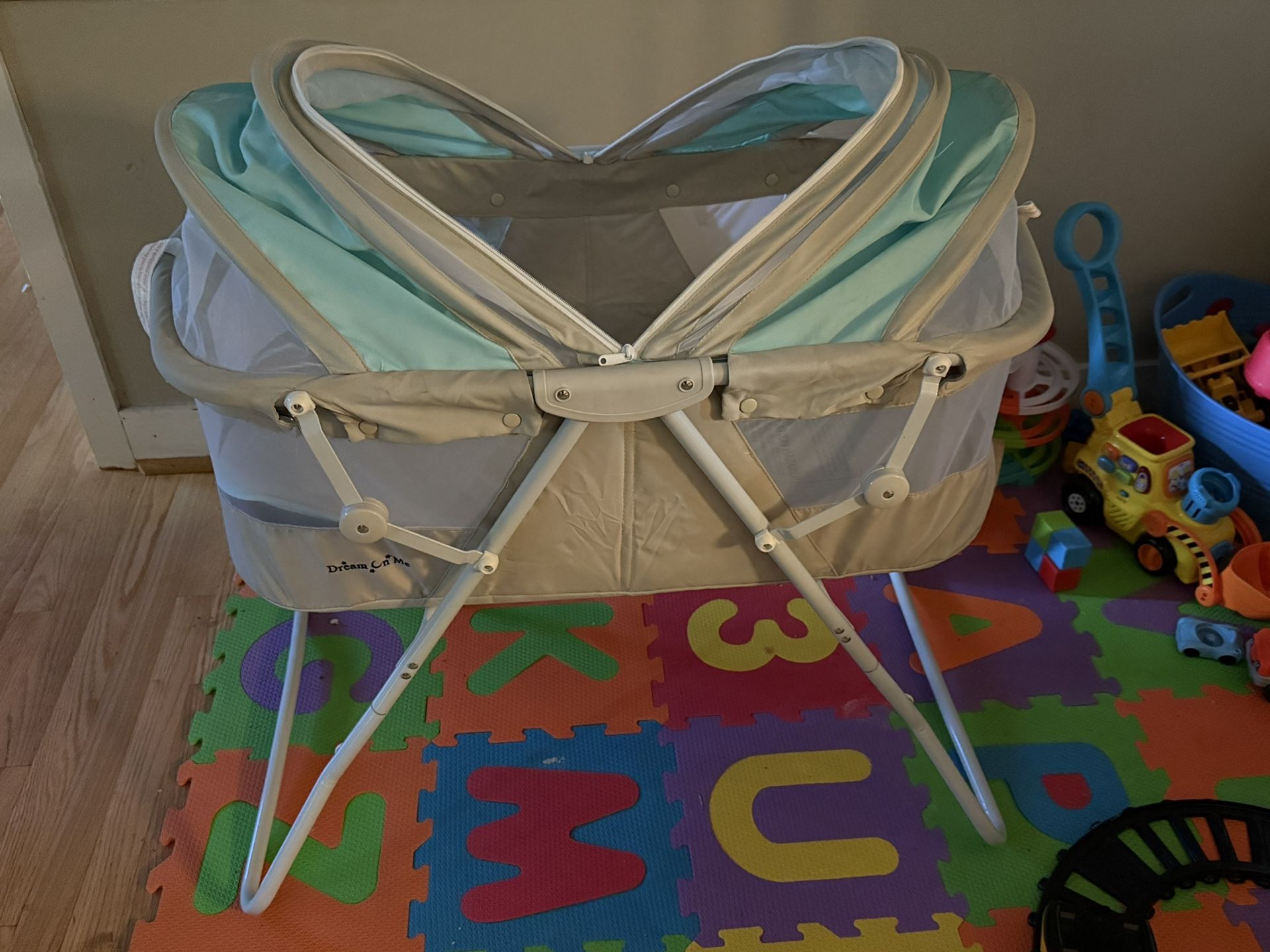 Dream On Me Grey and Blue Baby Bassinet